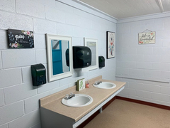 hall-sinks-bathroom